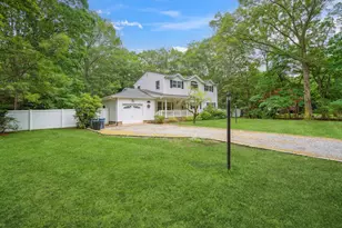 163 Miller Place Rd, Miller Place, NY 11764 - Photo 3