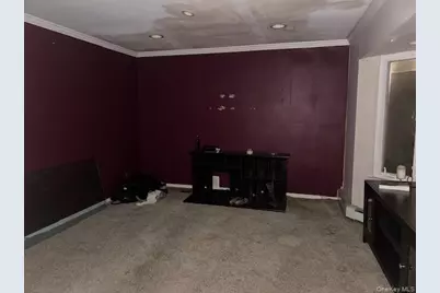 190 Burlington Avenue, Deer Park, NY 11729 - Photo 5