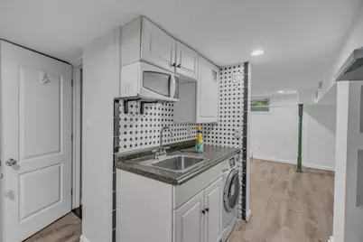 643 Deer Park Avenue, Babylon, NY 11702 - Photo 31