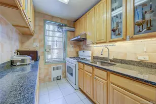 143-25 84th Dr, Jamaica, NY 11435 - Photo 3