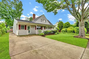 361 Twin S Ln, Wantagh, NY 11793 - Photo 3