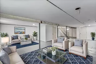 19 Dakota St, Hicksville, NY 11801 - Photo 21