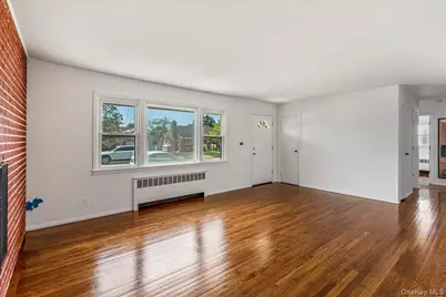 19 Dakota Street, Hicksville, NY 11801 - Photo 7