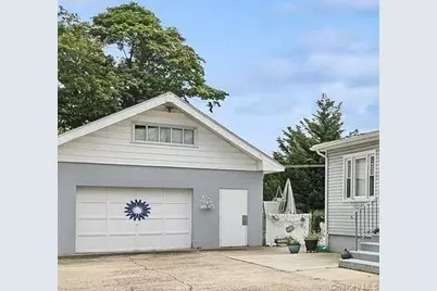 457 Secatogue Avenue, Farmingdale, NY 11735 - Photo 31