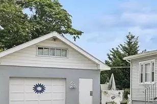 457 Secatogue Ave, Farmingdale, NY 11735 - Photo 31