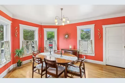 457 Secatogue Avenue, Farmingdale, NY 11735 - Photo 11