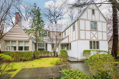 20 Sussex Road, Great Neck, NY 11020 - Photo 1