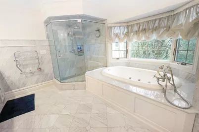 20 Sussex Road, Great Neck, NY 11020 - Photo 17