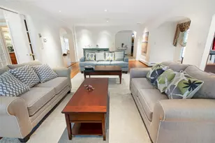 20 Sussex Rd, Great Neck, NY 11020 - Photo 9