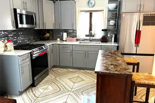 11 Duryea Pl, Lynbrook, NY 11563 - Photo 3