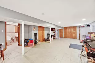 97 Burnham Ave, Roslyn Heights, NY 11577 - Photo 21