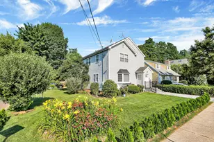 97 Burnham Ave, Roslyn Heights, NY 11577 - Photo 23