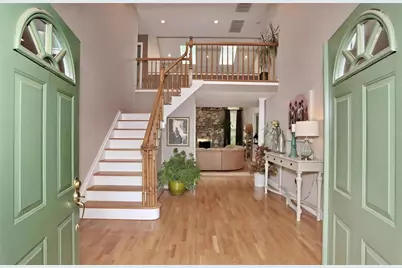 18 Mesa Place, Nanuet, NY 10954 - Photo 3