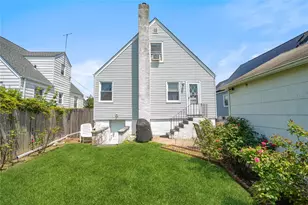 12 Westmoreland Rd, Merrick, NY 11566 - Photo 7