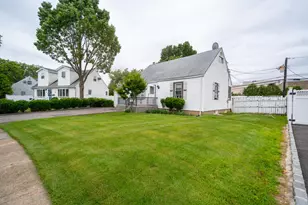 47 Cardinal Rd, Levittown, NY 11756 - Photo 27