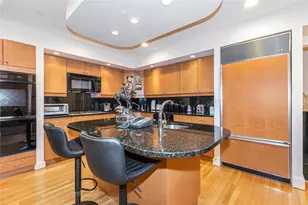 1 Portico Ct, Great Neck, NY 11021 - Photo 17