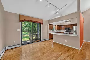 98 Wildwood Cir, Bloomingburg, NY 12721 - Photo 15