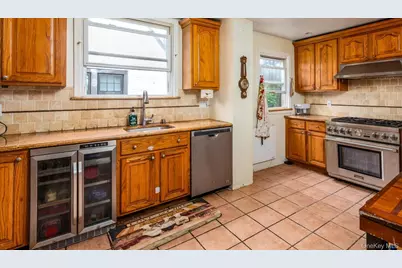 118 Carver Terrace, Yonkers, NY 10710 - Photo 9