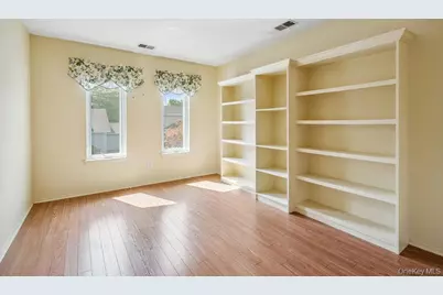 914 Fenway Road, Saint James, NY 11780 - Photo 19