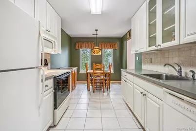 914 Fenway Road, Saint James, NY 11780 - Photo 13