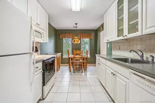 914 Fenway Rd, Saint James, NY 11780 - Photo 13