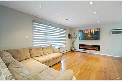 95 Foster Avenue, Valley Stream, NY 11580 - Photo 5