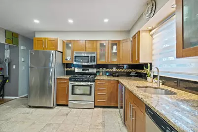 95 Foster Avenue, Valley Stream, NY 11580 - Photo 15