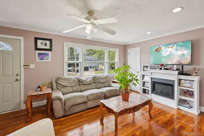 17 Maplewood Boulevard, Suffern, NY 10901 - Photo 7