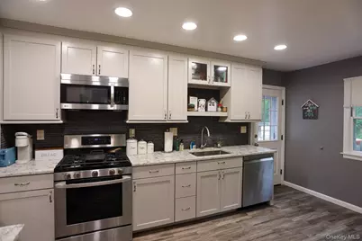 21 Edgebrook Lane, Airmont, NY 10952 - Photo 5