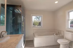 37 Amsterdam St, Huntington, NY 11743 - Photo 11