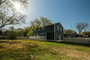 37 Amsterdam St, Huntington, NY 11743 - Photo 23