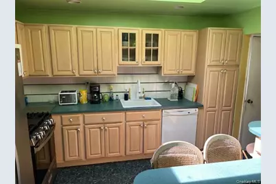 24914 Cambria Ave Avenue, Little Neck, NY 11362 - Photo 9