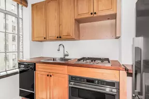 340 W 57th St, New York, NY 10019 - Photo 7