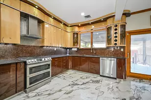 147-11 Jewel Ave, Kew Gardens, NY 11367 - Photo 7