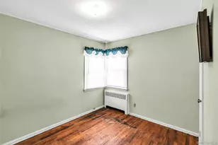 22 Robert Dr, Huntington, NY 11743 - Photo 17