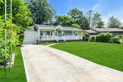 22 Robert Drive, Huntington, NY 11743 - Photo 3