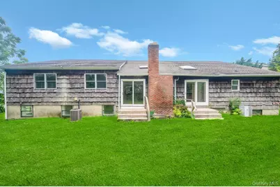 106 Woods Drive, Roslyn, NY 11576 - Photo 5