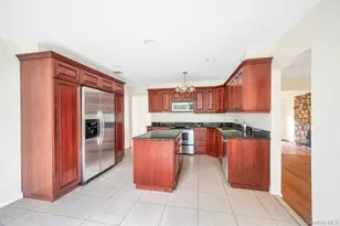 106 Woods Dr, Roslyn, NY 11576 - Photo 19