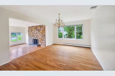 106 Woods Drive, Roslyn, NY 11576 - Photo 17