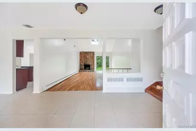 106 Woods Drive, Roslyn, NY 11576 - Photo 7