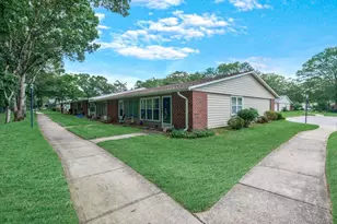 195 E Newcastle Ct, Ridge, NY 11961 - Photo 15