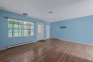 195 E Newcastle Ct, Ridge, NY 11961 - Photo 5