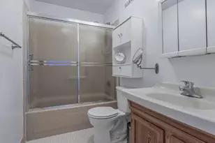 195 E Newcastle Ct, Ridge, NY 11961 - Photo 13