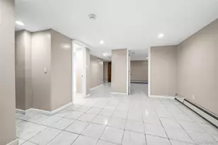 132-20 Farmers Blvd, Saint Albans, NY 11434 - Photo 17