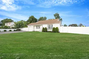 83 Chapel Hill Dr, Brentwood, NY 11717 - Photo 3