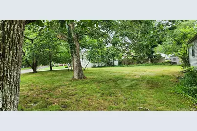 344 Elm Road W, Mastic Beach, NY 11951 - Photo 15