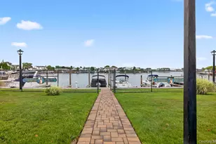 321 Lagoon Dr S, Copiague, NY 11726 - Photo 29