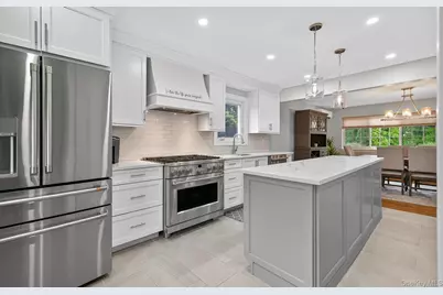 321 Lagoon Drive S, Copiague, NY 11726 - Photo 7