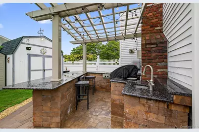 321 Lagoon Drive S, Copiague, NY 11726 - Photo 21