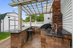 321 Lagoon Dr S, Copiague, NY 11726 - Photo 21